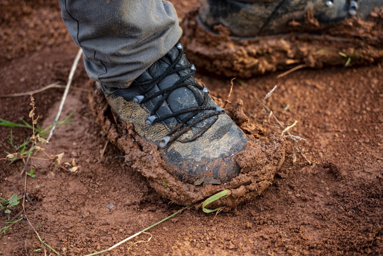 how to get mud off leather shoes